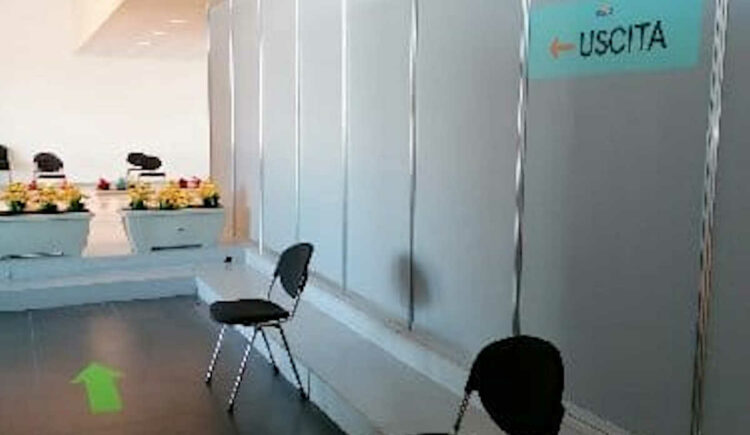 Modica, atto vandalico al centro vaccinale