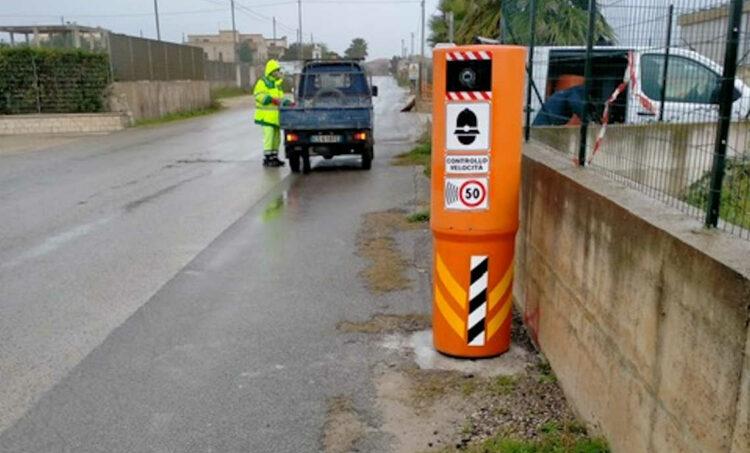 Modica, danneggiava i velobox: denunciato