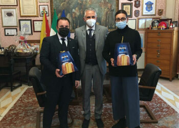 Modica, donati 500 panettoni