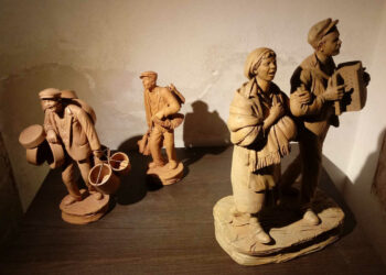 Mostra di statuine in terracotta a Ragusa