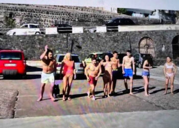 Natale 2021, bagno in mare a Salina: alle Eolie è sempre estate