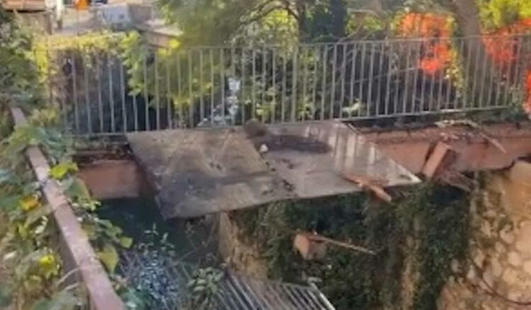 Ponticello parzialmente crollato a Ragusa