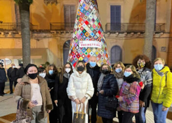 Pozzallo: illuminato l'albero della nonna