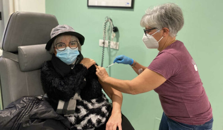 Ragusa, 100 dosi vaccino somministrate al DH oncologico