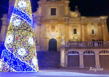 Ragusa, la manichetta dei vigili del fuoco unisce l'Italia
