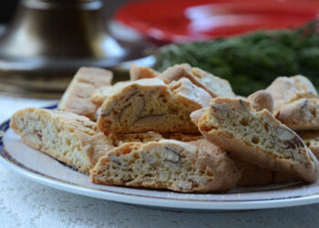 Ricetta biscotti di Natale: come preparare i cantucci alle mandorle