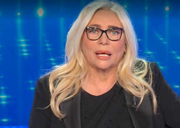 Salta la diretta di Domenica in con Mara Venier oggi 26 dicembre: un positivo nello staff