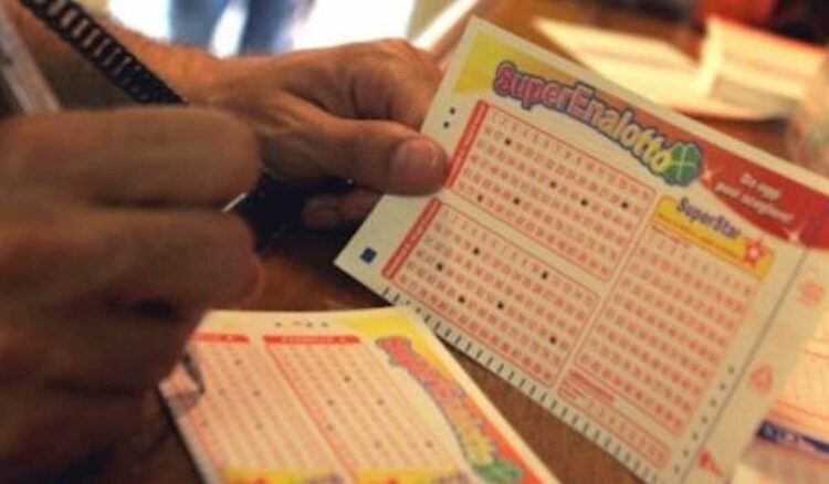 SuperEnalotto, estrazione vincente: i numeri vincenti di oggi 14 dicembre