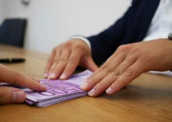 Uso contanti 2022, nuovi limiti prelievo e nuove regole per pagamenti da 1 gennaio