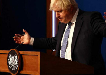 Variante Omicron, mascherine e smart working in Gran Bretagna