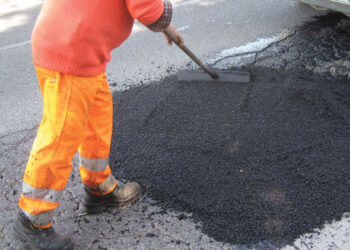 Vittoria, asfalto a freddo per coprire le buche: non regge
