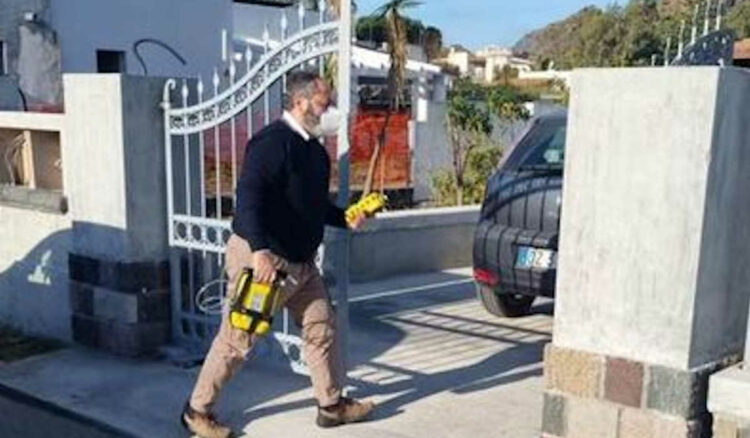 Vulcano, verifica livelli gas nelle case della zona rossa