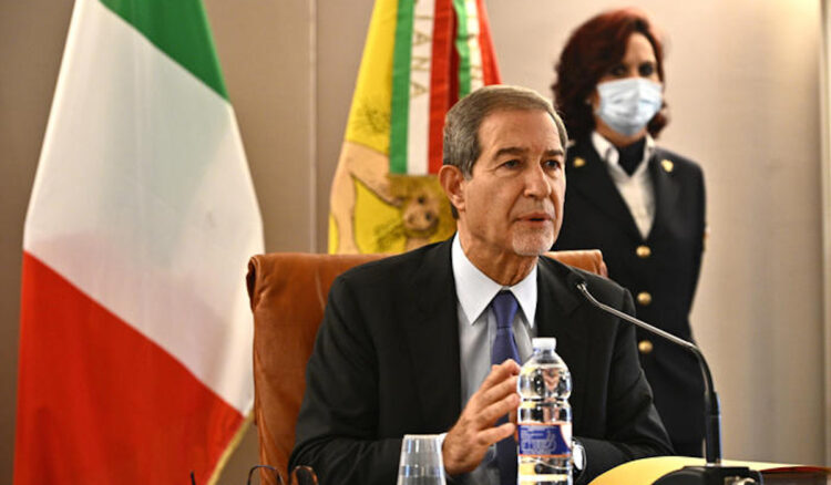 Covid Sicilia, nuova ordinanza di Musumeci: obbligo di mascherine e restrizioni