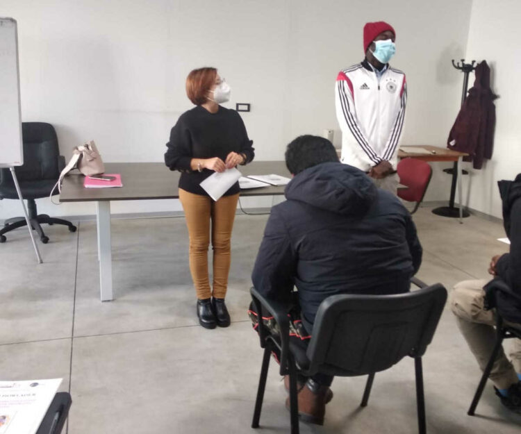 Ragusa, corso alfabetizzazione per stranieri