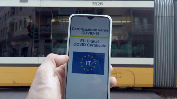 Super green pass, app Verifica C19 aggiornata: cosa cambia dal 6 dicembre