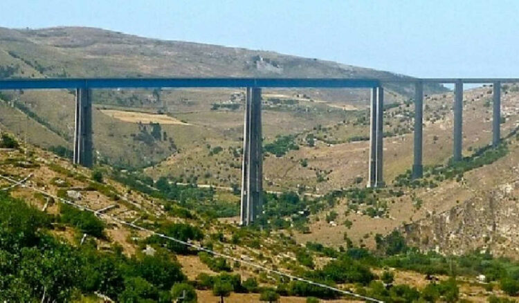 Tragedia a Modica: si lancia dal ponte Costanzo