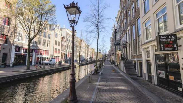 Variante Omicron, Olanda chiude tutto: lockdown da domani e fino al 14 gennaio