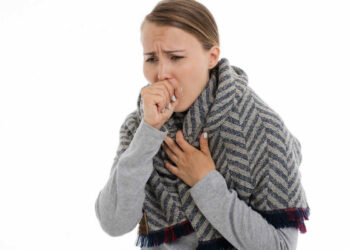 Variante Omicron preoccupa: è come il raffreddore