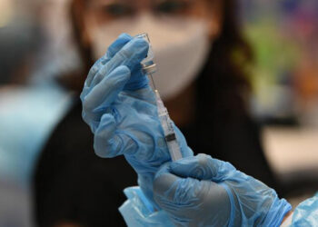 Variante Omicron, obbligo vaccino e terza dose