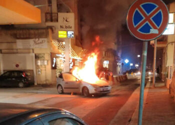 Auto a fuoco a Vittoria FOTO