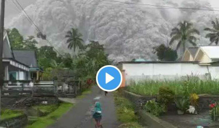 Vulcano Semeru spaventa Giava: nube colossale di cenere VIDEO
