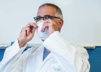 Zangrillo, la coda per tamponi Covid: terrorismo giornalistico