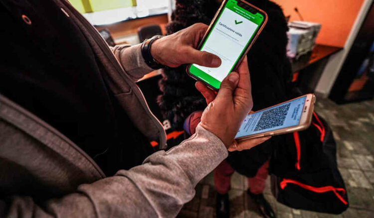 12enne non vaccinato resta bloccato in Sicilia, non ha il Green pass