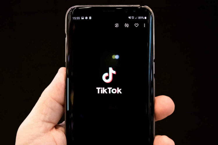 14enne si spara per sbaglio mentre gira video TikTok: choc in Pakistan
