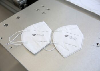 Mascherine Ffp2, accordo per prezzo calmierato nelle farmacie: 0,75 euro a mascherina