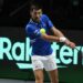 Djokovic si allena e spera, giallo su dichiarazioni di viaggio