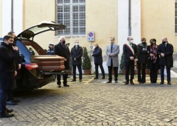 Sassoli, in Campidoglio il commosso saluto della politica e della gente