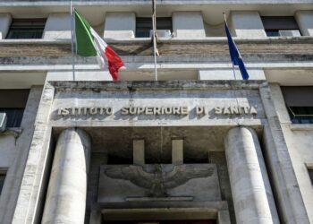 Covid, Iss “La sorveglianza deve includere tutti i positivi anche gli asintomatici”
