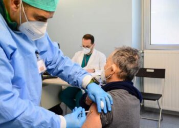 Vaccino, nell’ultima settimana oltre 4,5 milioni di somministrazioni