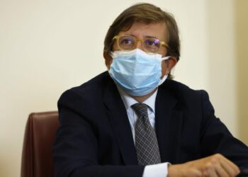 Covid, Sileri “Le regole verranno alleggerite presto, valutare i dati”