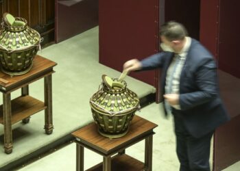 Quirinale, centrodestra vota Casellati, centrosinistra si astiene