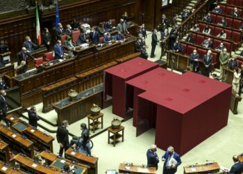 Quirinale, fumata nera alla settima votazione, Mattarella a quota 387