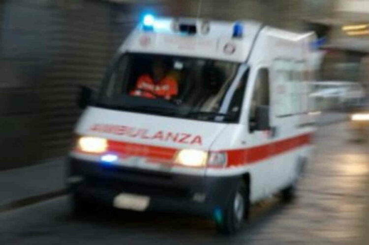 Arresto cardiaco in classe per 12enne, Polizia scorta ambulanza in ospedale