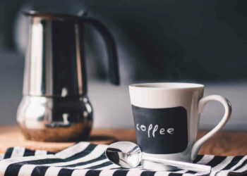 Bere caffè al mattino può ridurre l'Alzheimer