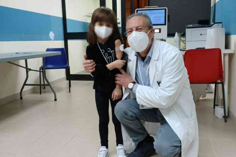 Ragusa: Bianca, 6 anni, ha fatto il vaccino e ha raccontato a tutti del dott. Biagio