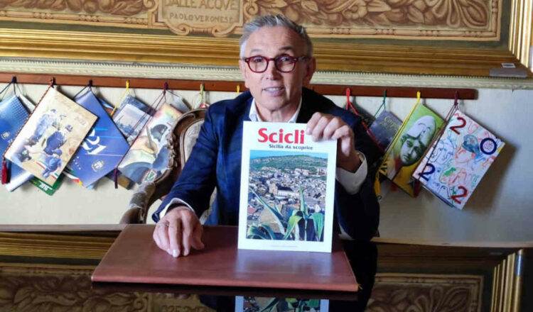 Bruno Barbieri a Scicli, gira la trasmissione 4 Hotel. Bruno Barbieri si è detto abbagliato dalla bellezza di Scicli.