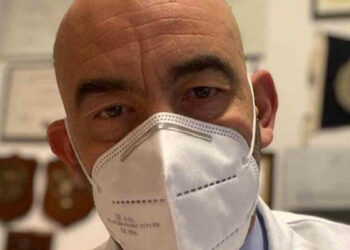 Covid, Bassetti: basta tamponi stiamo andando verso il lockdown