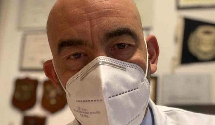 Covid, Bassetti: basta tamponi stiamo andando verso il lockdown