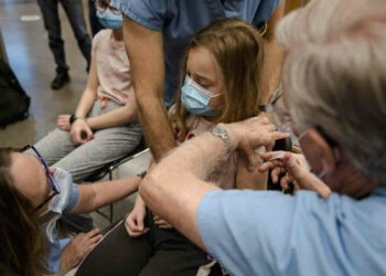 Covid, ecco quando avviene il contagio in luogo chiuso poi il virus perde il 90%