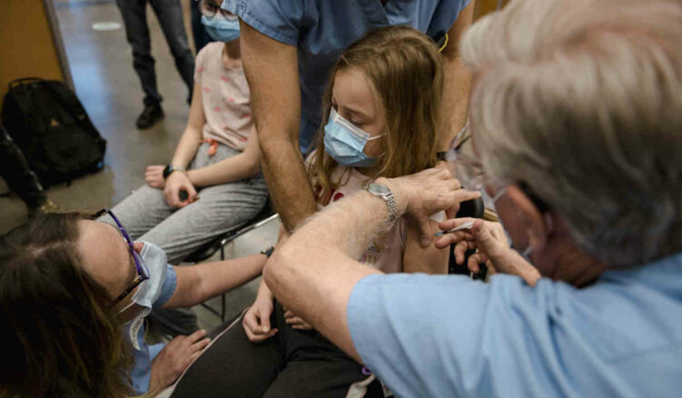 Covid, ecco quando avviene il contagio in luogo chiuso poi il virus perde il 90%