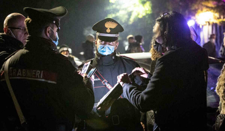 Covid, multe da 100 a 1500 euro per no vax over 50