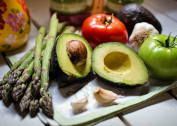 Dieta a base vegetale riduce rischio malattie cardiache e allunga la vita