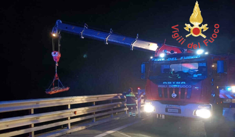 Due vittoriesi morti in un incidente in Calabria: tir cade in un burrone e va a fuoco