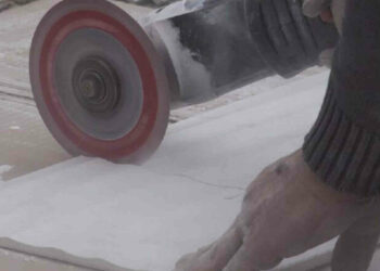 Folgorato in casa da scarica elettrica: muore a 39 anni