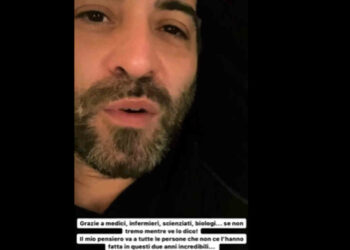 Giuliano Sangiorgi positivo al Covid: vaccinatevi