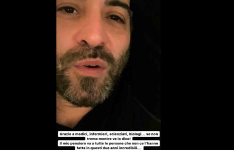 Giuliano Sangiorgi positivo al Covid: vaccinatevi